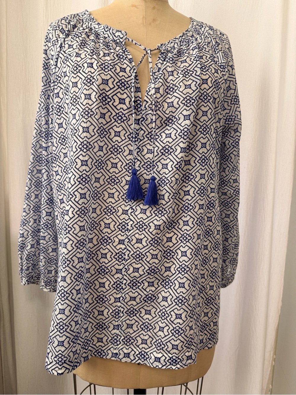 Velvet by Graham & Spencer, Blue & White Geometric Tassel Peasant Blouse, sz M